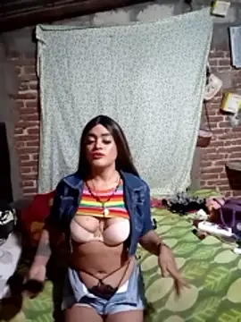 yovana13 online show from December 15, 11:31 pm