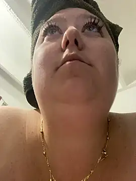 Chloee ep online show from October 8, 4:10 am