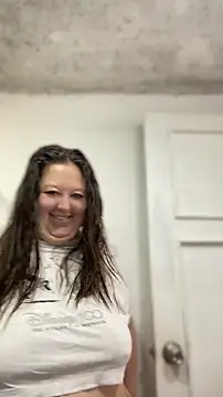 Snapshot of Chloee_ep chatting on April 8, 1:11 pm Chloee ep online show from April 8, 1:11 pm