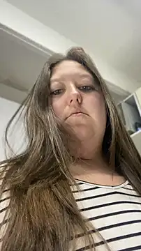 Snapshot of Chloee_ep chatting on April 12, 5:01 am Chloee ep online show from April 12, 5:01 am