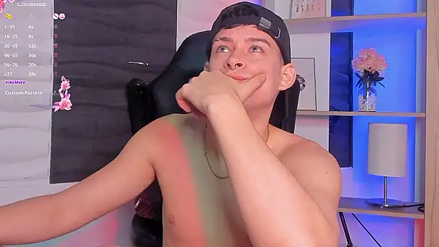 Snapshot of JadeSmiith_ chatting on December 8, 12:18 am JadeSmiith online show from December 8, 12:18 am