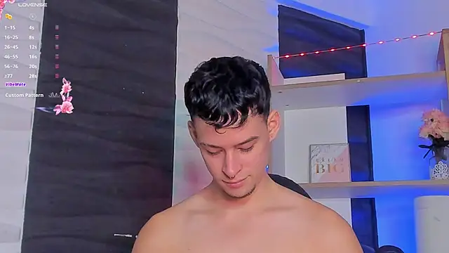 Snapshot of JadeSmiith_ chatting on December 17, 9:27 pm JadeSmiith online show from December 17, 9:27 pm