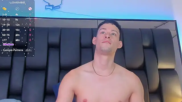 Snapshot of JadeSmiith_ chatting on January 25, 12:27 am JadeSmiith online show from January 25, 12:27 am