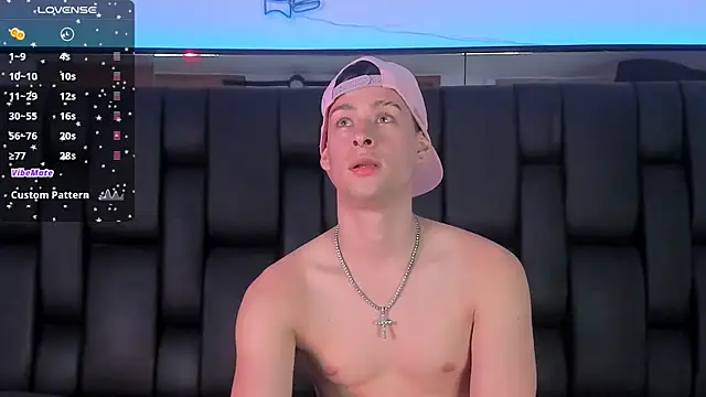 Snapshot of JadeSmiith_ chatting on February 8, 10:40 pm JadeSmiith online show from February 8, 10:40 pm