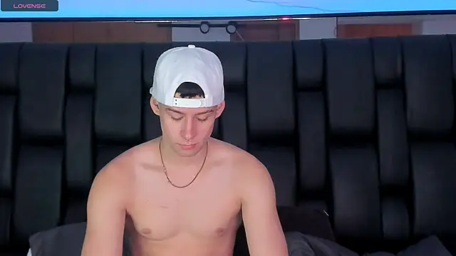 Snapshot of JadeSmiith_ chatting on February 14, 9:32 pm JadeSmiith online show from February 14, 9:32 pm