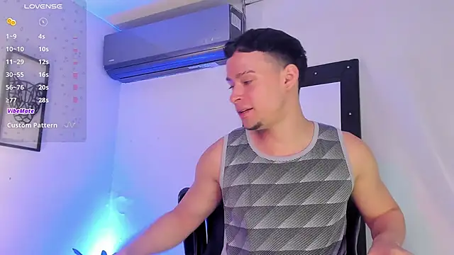 Snapshot of JadeSmiith_ chatting on March 5, 9:59 pm JadeSmiith online show from March 5, 9:59 pm