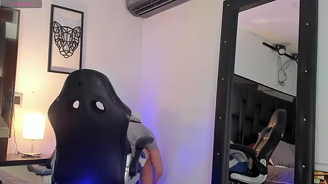 Snapshot of JadeSmiith_ chatting on March 8, 10:34 pm JadeSmiith online show from March 8, 10:34 pm