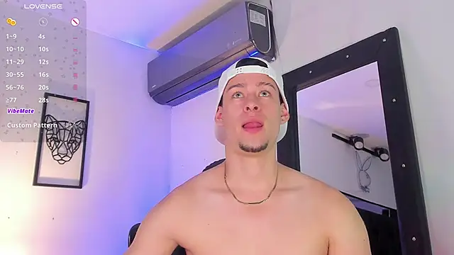 Snapshot of JadeSmiith_ chatting on March 9, 1:35 am JadeSmiith online show from March 9, 1:35 am