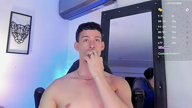 Snapshot of JadeSmiith_ chatting on March 13, 1:10 am JadeSmiith online show from March 13, 1:10 am