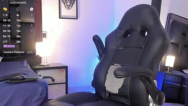 Snapshot of JadeSmiith_ chatting on March 14, 9:43 pm JadeSmiith online show from March 14, 9:43 pm