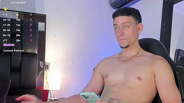 Snapshot of JadeSmiith_ chatting on March 19, 10:09 pm JadeSmiith online show from March 19, 10:09 pm