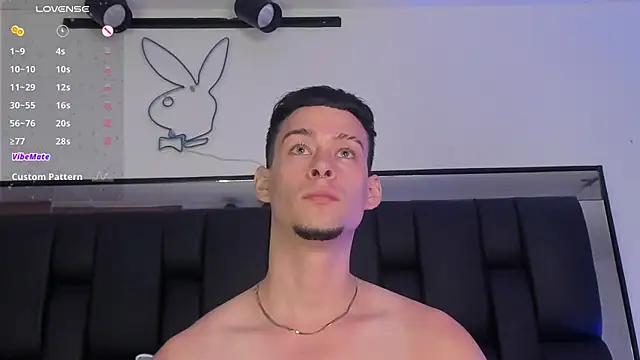 Snapshot of JadeSmiith_ chatting on March 22, 1:32 am JadeSmiith online show from March 22, 1:32 am