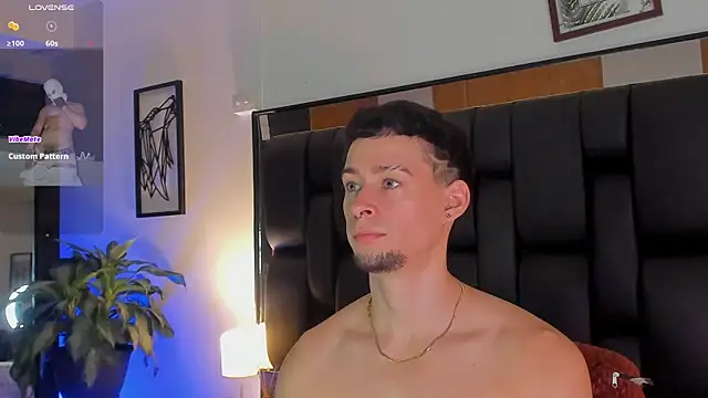 Snapshot of JadeSmiith_ chatting on October 10, 10:20 pm JadeSmiith online show from October 10, 10:20 pm