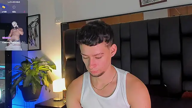 Snapshot of JadeSmiith_ chatting on October 11, 10:19 pm JadeSmiith online show from October 11, 10:19 pm