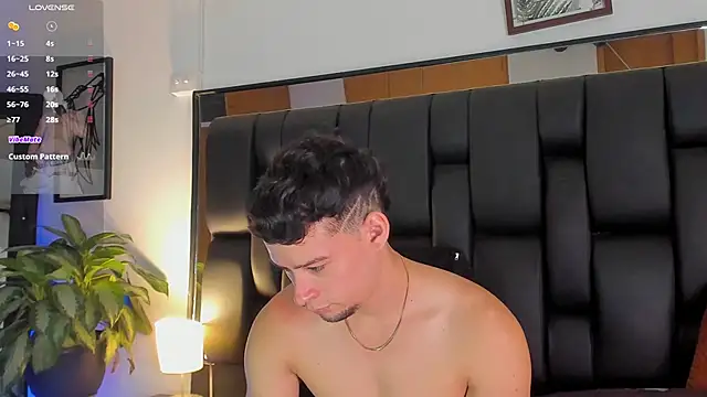 Snapshot of JadeSmiith_ chatting on December 4, 10:40 pm JadeSmiith online show from December 4, 10:40 pm