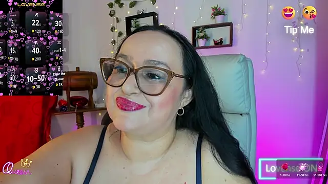 Gia Nahomi online show from April 5, 8:17 pm