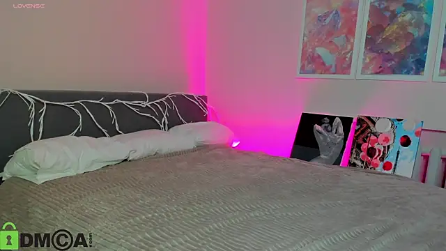 Sara Robinson online show from October 21, 2:45 am