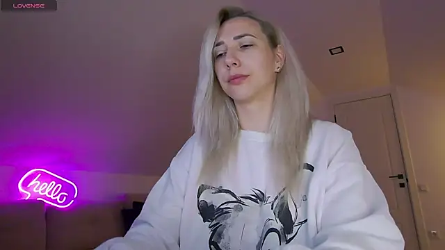 Snapshot of KhloeK chatting on March 28, 8:58 am KhloeK online show from March 28, 8:58 am