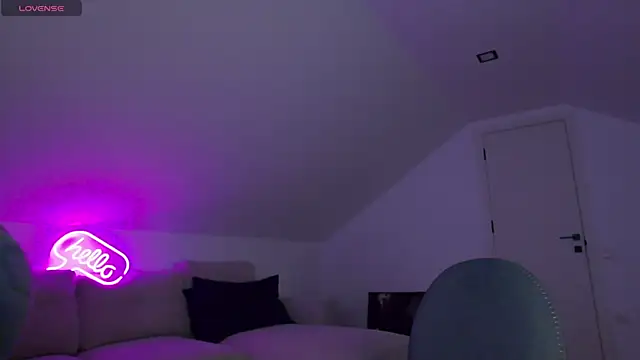 Snapshot of KhloeK chatting on April 1, 7:53 am KhloeK online show from April 1, 7:53 am