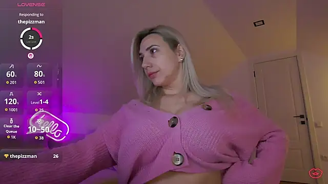 Snapshot of KhloeK chatting on April 9, 8:09 am KhloeK online show from April 9, 8:09 am