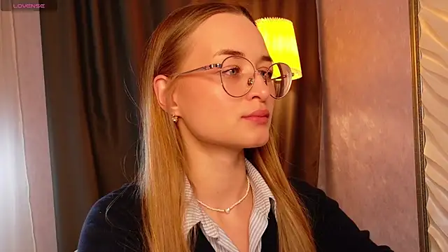 Tiffanyhunt online show from November 25, 1:22 pm