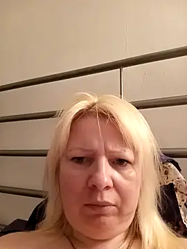 Snapshot of Lauri_scherri chatting on April 19, 11:51 pm Lauri scherri online show from April 19, 11:51 pm