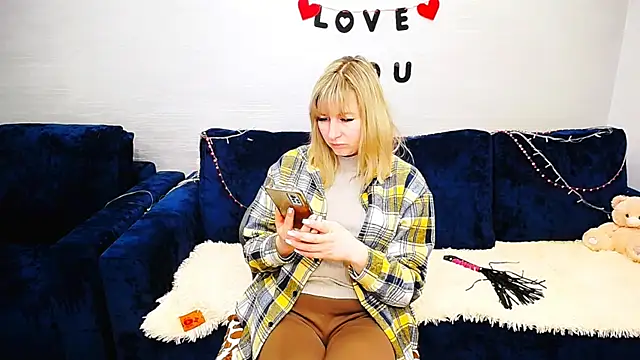 Snapshot of Incredible_Ariela chatting on March 19, 10:30 am Incredible Ariela online show from March 19, 10:30 am