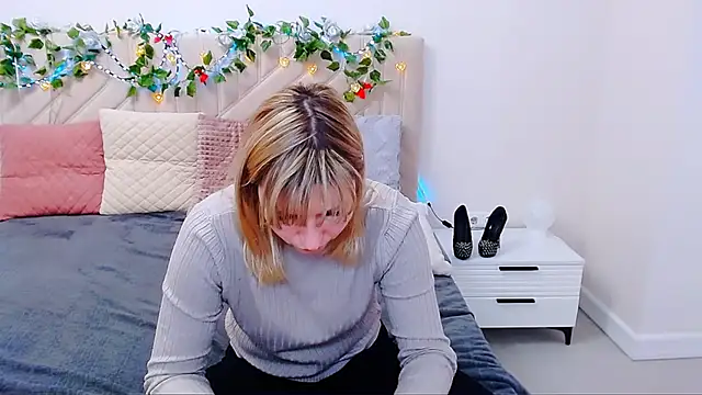 Snapshot of Incredible_Ariela chatting on March 22, 11:02 am Incredible Ariela online show from March 22, 11:02 am