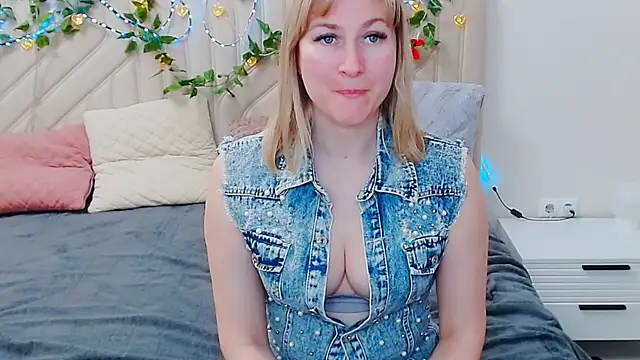 Snapshot of Incredible_Ariela chatting on March 24, 5:29 pm Incredible Ariela online show from March 24, 5:29 pm