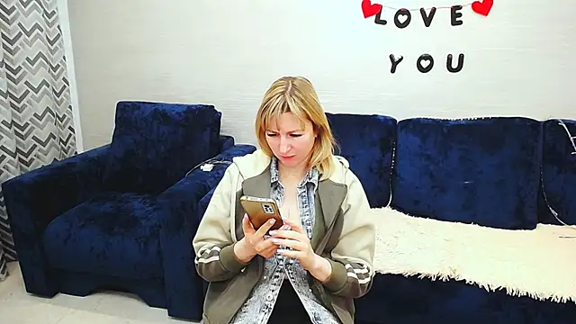 Snapshot of Incredible_Ariela chatting on March 25, 6:52 am Incredible Ariela online show from March 25, 6:52 am