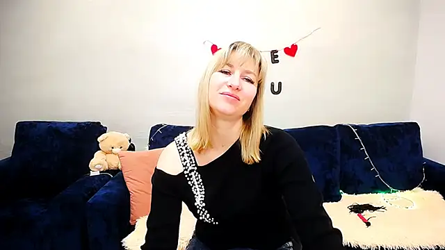 Snapshot of Incredible_Ariela chatting on March 28, 10:26 am Incredible Ariela online show from March 28, 10:26 am