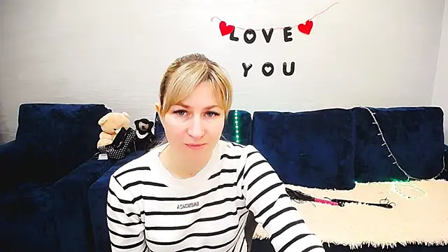 Snapshot of Incredible_Ariela chatting on March 30, 9:43 am Incredible Ariela online show from March 30, 9:43 am