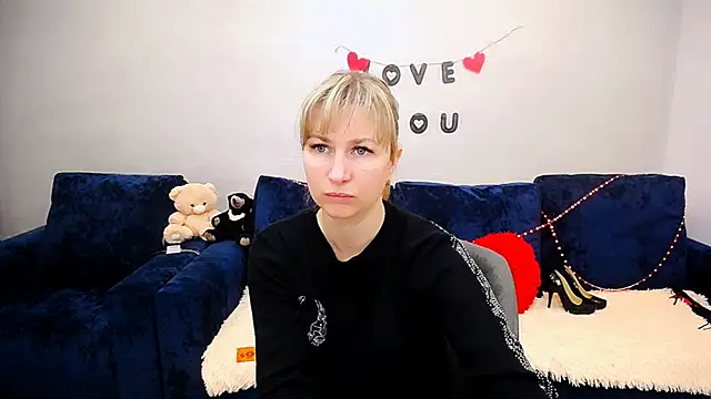 Snapshot of Incredible_Ariela chatting on April 7, 9:21 am Incredible Ariela online show from April 7, 9:21 am