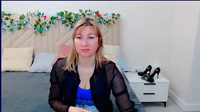 Snapshot of Incredible_Ariela chatting on April 16, 10:16 am Incredible Ariela online show from April 16, 10:16 am