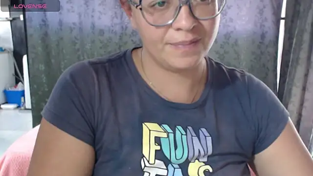 Snapshot of miia-big1boobs_ chatting on June 9, 7:47 pm miia-big1boobs online show from June 9, 7:47 pm