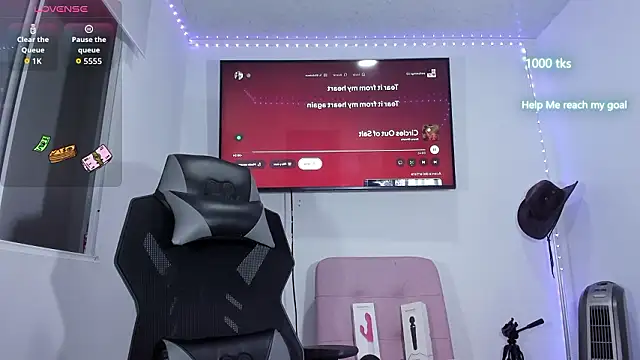 emily palmeer online show from March 4, 9:04 am