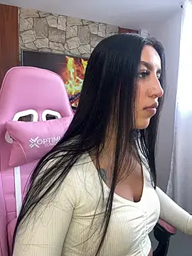 Tamara Roberts1 online show from January 15, 9:20 pm