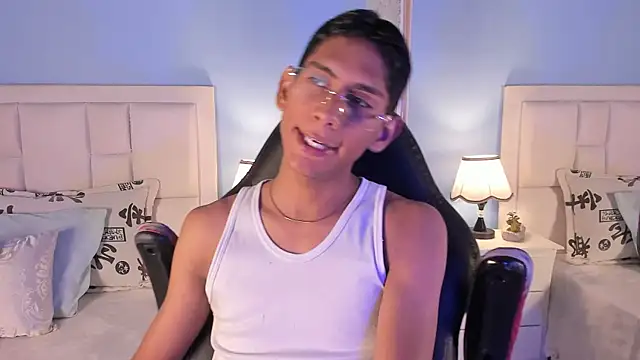 Nick Collins18 online show from October 16, 9:05 pm