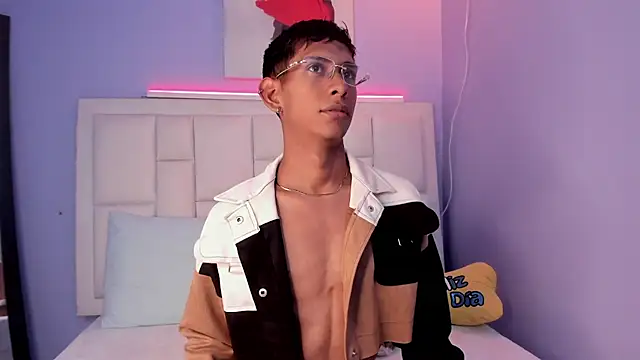 Nick Collins18 online show from February 14, 8:05 pm