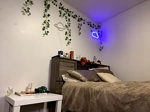 Snapshot of Kittyymaze1 chatting on October 20, 1:11 pm Kittyymaze1 online show from October 20, 1:11 pm