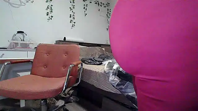 Snapshot of Kittyymaze1 chatting on November 28, 1:25 pm Kittyymaze1 online show from November 28, 1:25 pm