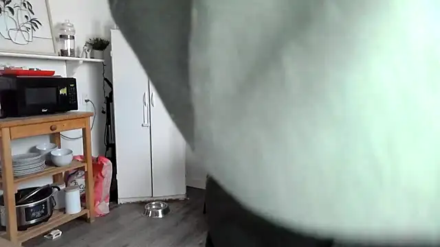 Snapshot of Kittyymaze1 chatting on February 19, 12:45 pm Kittyymaze1 online show from February 19, 12:45 pm