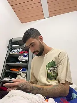 Snapshot of macg96 chatting on December 16, 8:30 am macg96 online show from December 16, 8:30 am