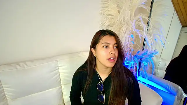 Snapshot of Rebeca_Williams_ chatting on February 20, 12:19 am Rebeca Williams online show from February 20, 12:19 am