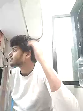 Snapshot of heartless__95 chatting on February 4, 12:44 pm heartless 95 online show from February 4, 12:44 pm