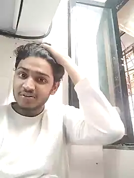 Snapshot of heartless__95 chatting on February 6, 6:29 am heartless 95 online show from February 6, 6:29 am