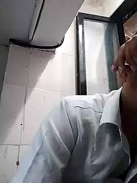 Snapshot of heartless__95 chatting on February 17, 7:04 am heartless 95 online show from February 17, 7:04 am