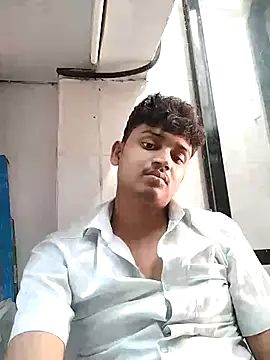 Snapshot of heartless__95 chatting on February 17, 10:07 am heartless 95 online show from February 17, 10:07 am