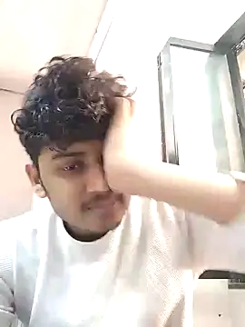 Snapshot of heartless__95 chatting on March 21, 9:01 am heartless 95 online show from March 21, 9:01 am