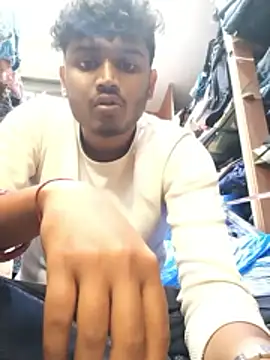 Snapshot of heartless__95 chatting on February 10, 11:03 am heartless 95 online show from February 10, 11:03 am